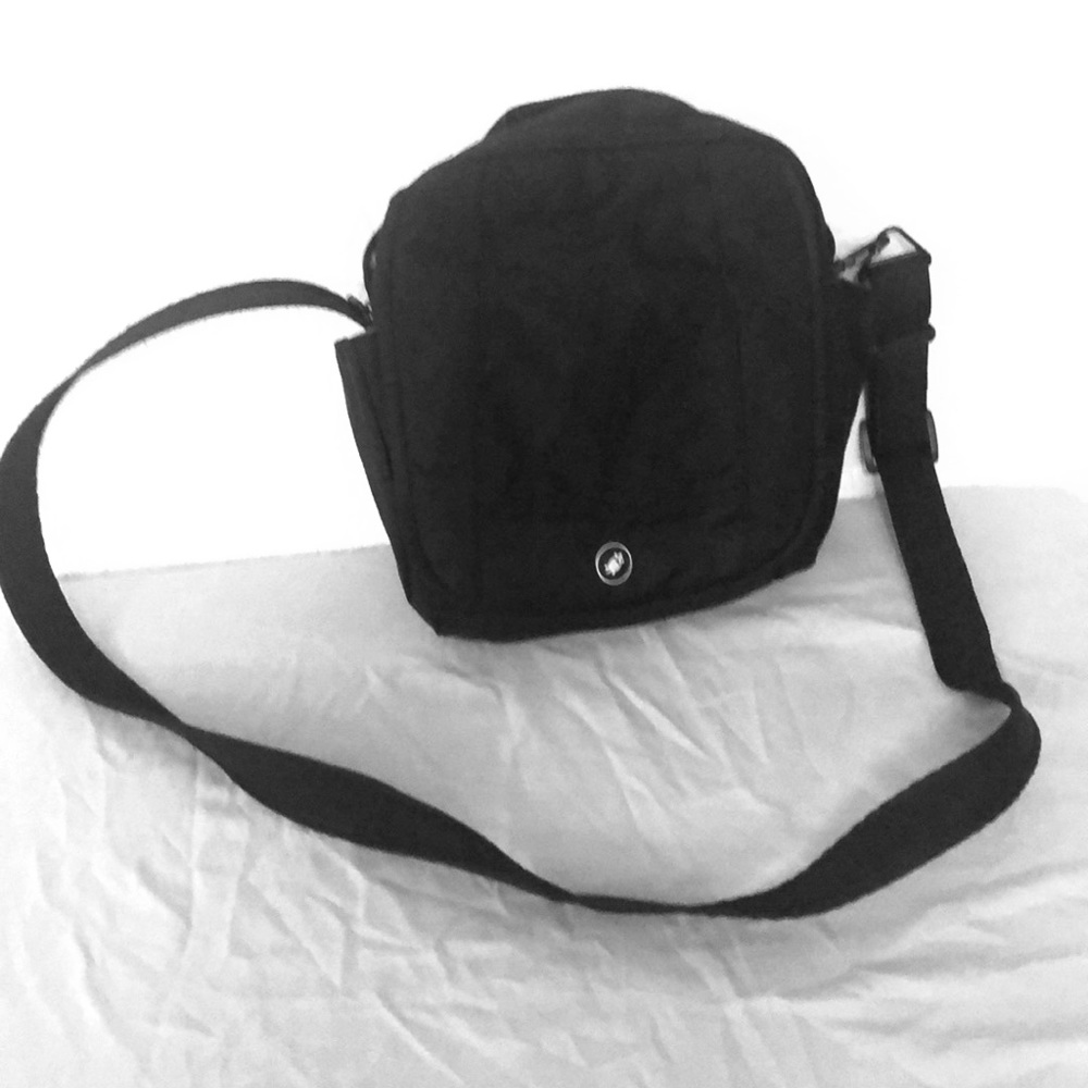 Pacsafe-anti-theft travel gear, 200-Shoulder Bag